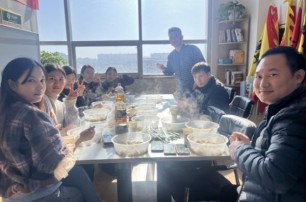 寒冬時節(jié)，情暖冬至 ——果彩包裝及各單位開展了“迎冬至，吃餃子”活動?